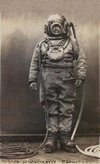 hampshire-winchester-diver-at-the-cathedral-1900s.jpg